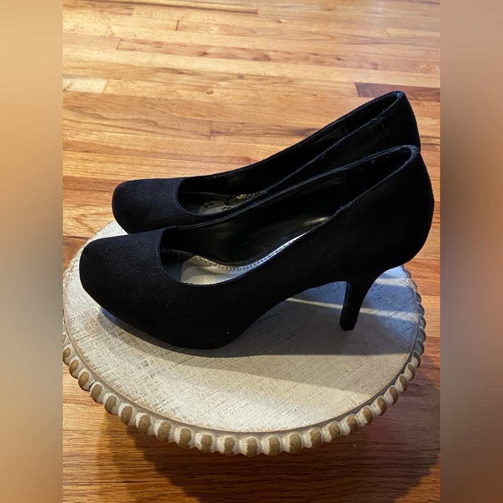 Women’s size 5 black 3 inch heels